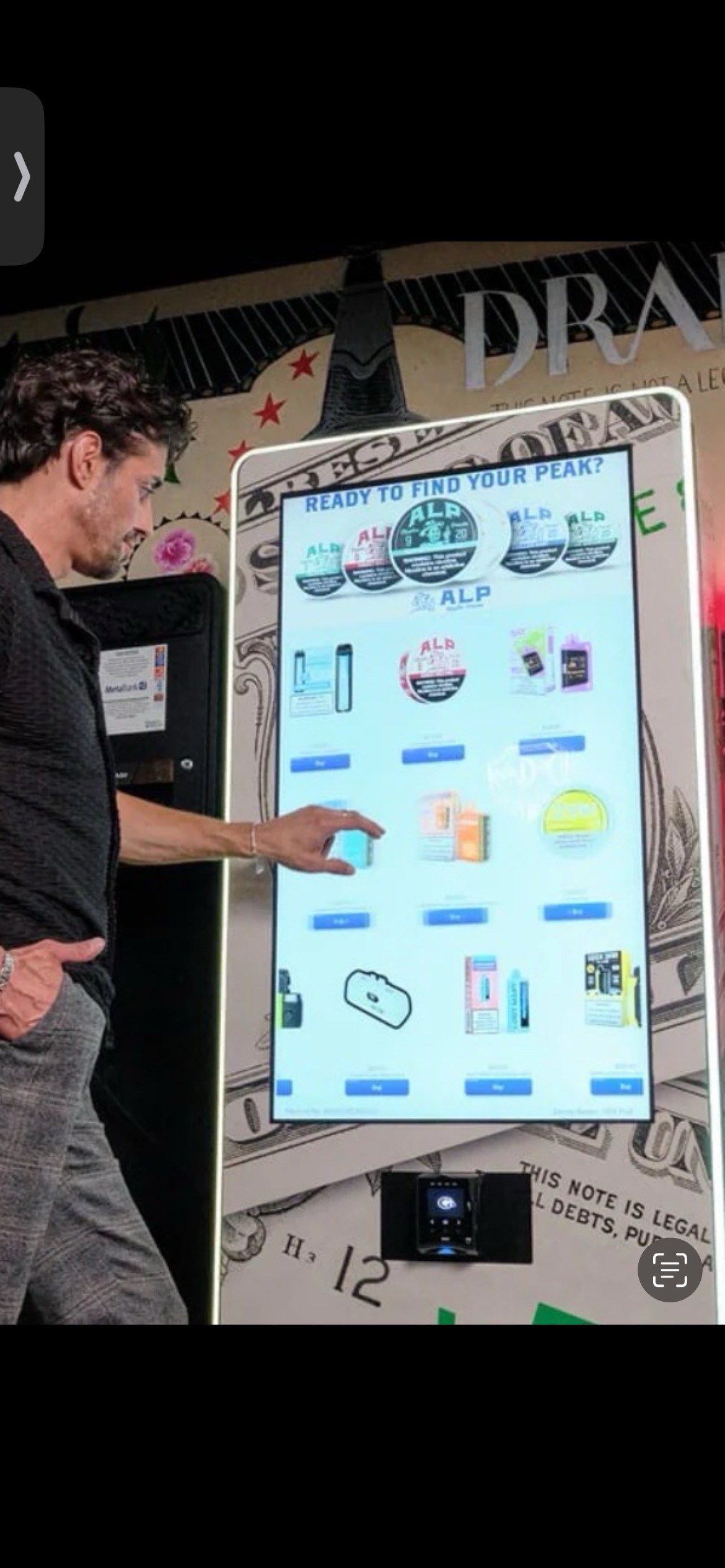 VapeRush Machine in Action at Venue